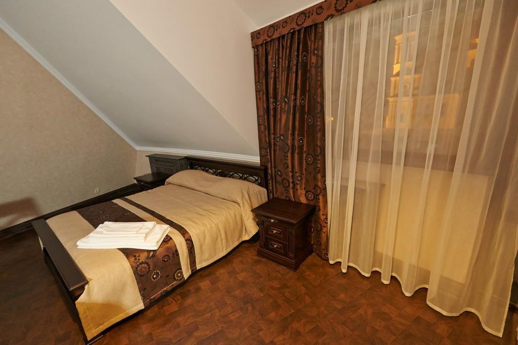 Charivna Taistra Bed & Breakfast Brovary Eksteriør bilde